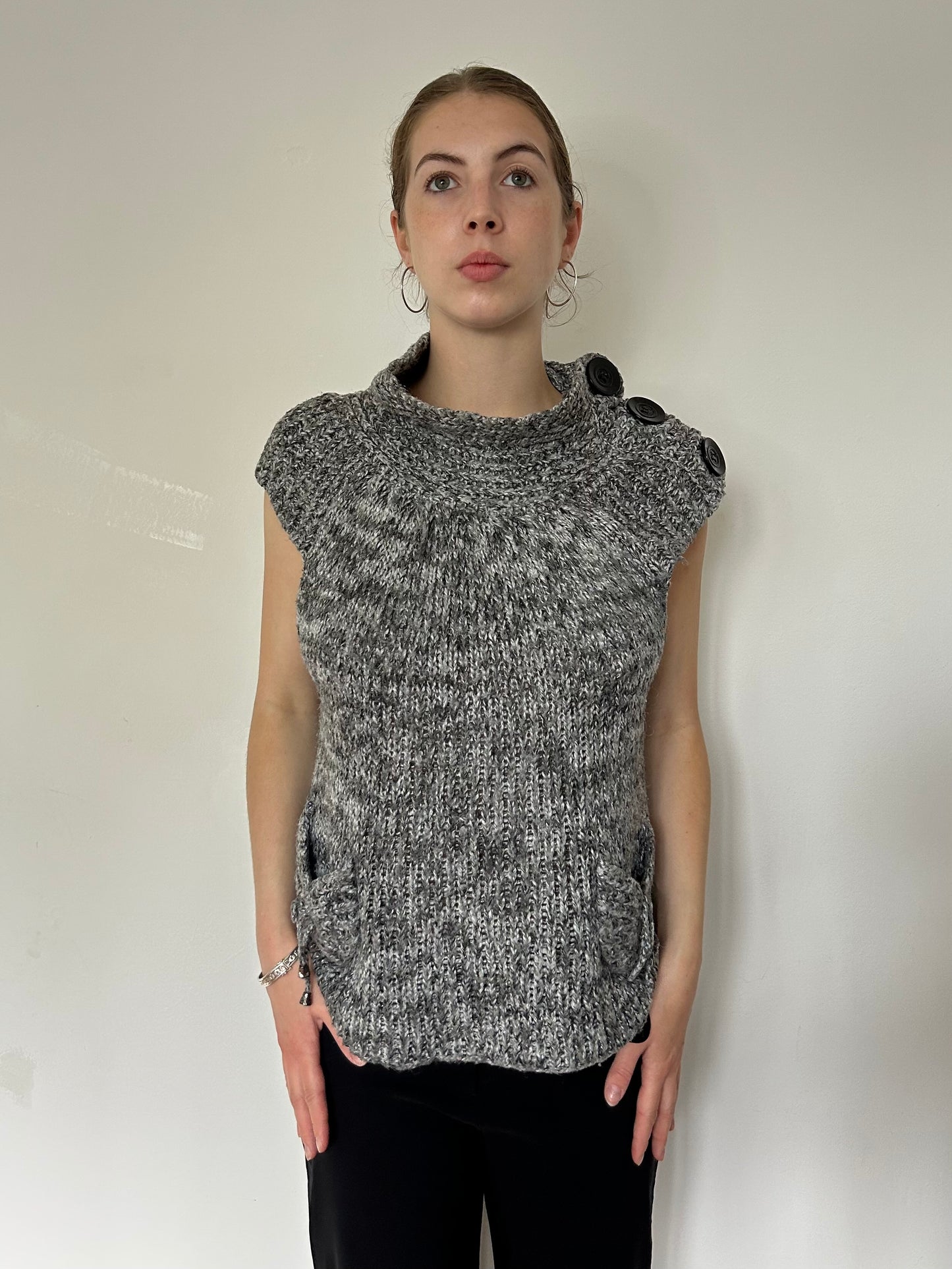 Grey big button pocket short sleeved jumper (size 10/12)